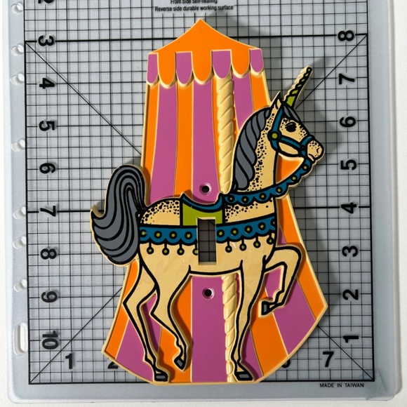 Vintage 70s General Electric Unicorn Carousel Light Switch Cover (13E) - Picture 4 of 4